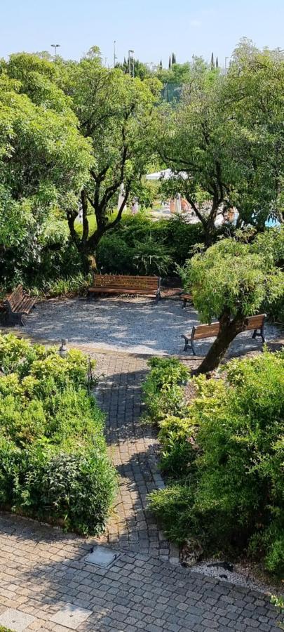 Dolce Blu Sirmione Apartment Rivoltella del Garda Exterior photo